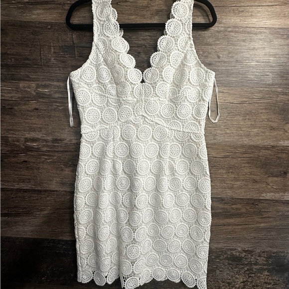 minuet Dresses & Skirts - Minuet White Sheath Lace V-Neck Mini Dress